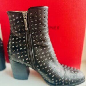 Donald J Pliner Black Leather Sonomasp Grommet Booties, Sz 7M